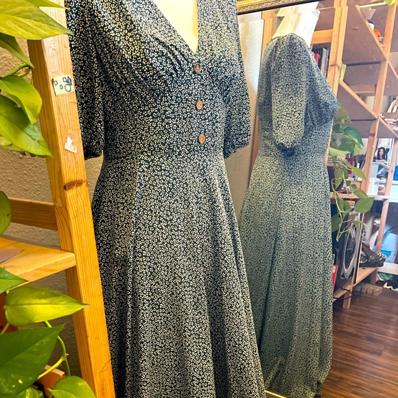 SHEIN Dresses & Skirts - The SHEIN dress! Pretty green casual midi dress